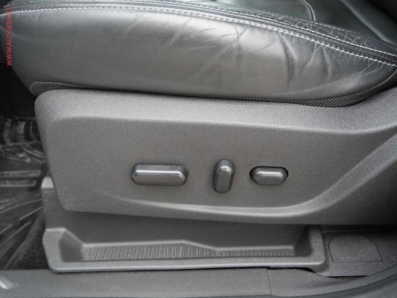 Ford Kuga (2014) 2.0TDCi 4x4, 2.maj,ČR - fotka 16 z 30