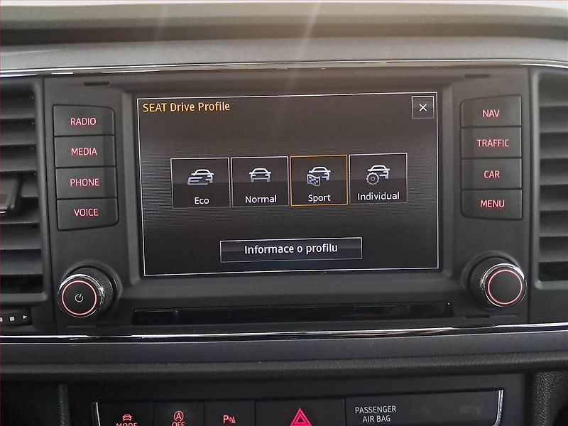 Seat Leon (2016) 2.0 TDI FR, Kůže, Navi - fotka 17 z 21