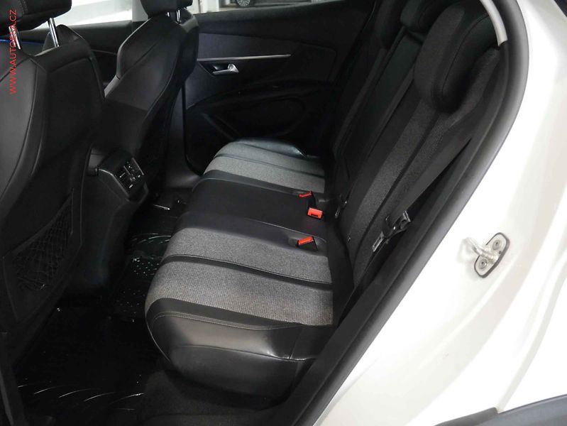 Peugeot 3008 (2017) 1.6 HDi, 2.maj,ČR, AC, temp - fotka 10 z 24