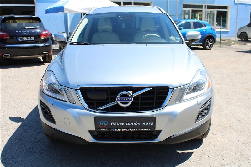 Volvo XC60 2,4 D4  ČR,A/T,4x4,OCEAN RACE - fotka 2 z 39