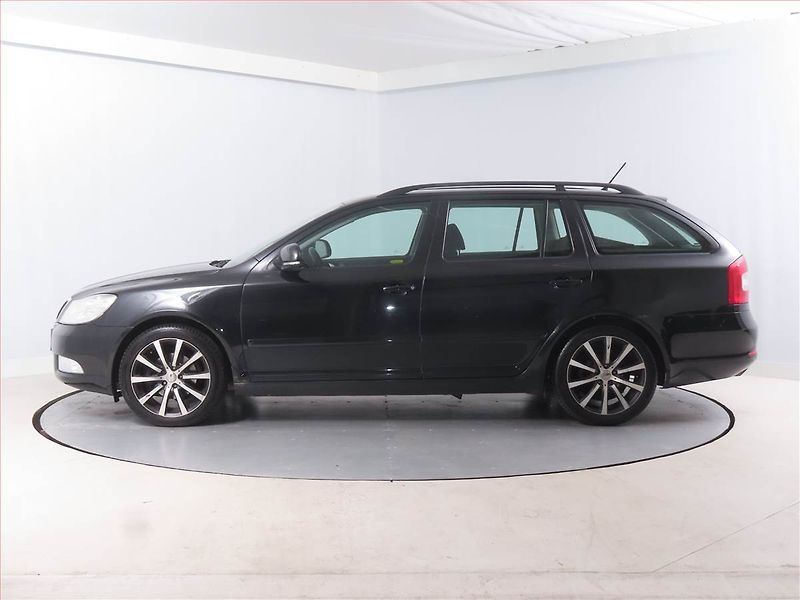 Škoda Octavia (2011) Ambition 1.6 TDI, Serv.kniha - fotka 3 z 12