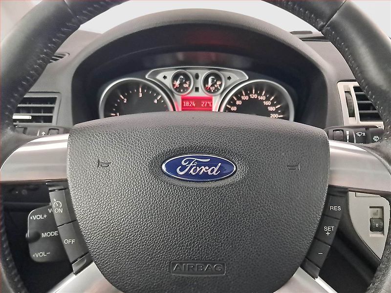 Ford Kuga (2010) 2.0 TDCi, Navi, Tempomat - fotka 16 z 16