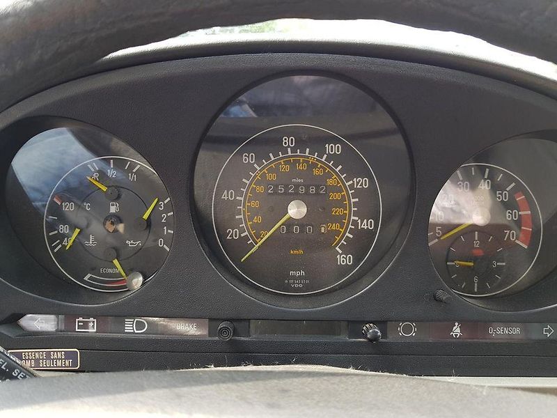 Mercedes-Benz SL 380 1982 160 kW HARDTOP - fotka 20 z 23