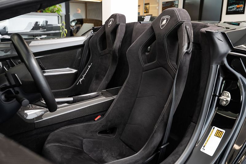 Lamborghini Gallardo Spyder Karbo/Alcantace/Kamera - fotka 8 z 20