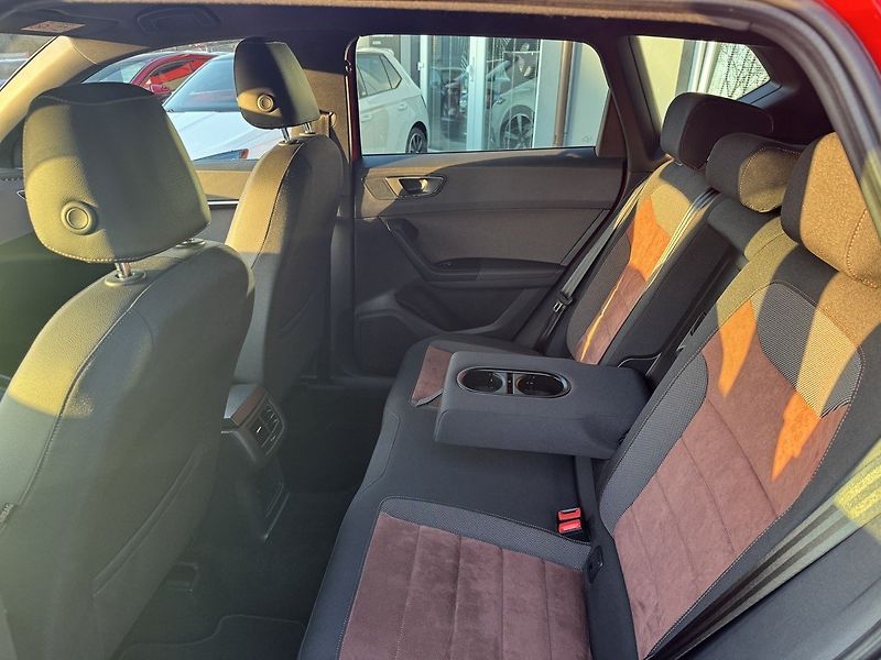Seat Ateca (2016) 1.4TSi DSG LED Navi Kamera - fotka 17 z 48