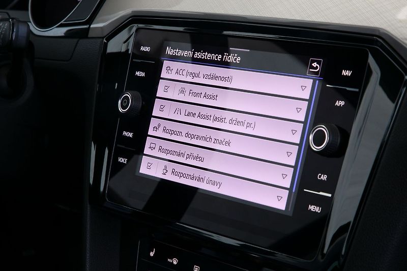 Volkswagen Passat 2.0TDI 110kW DSG Tažné Kamera - fotka 19 z 21