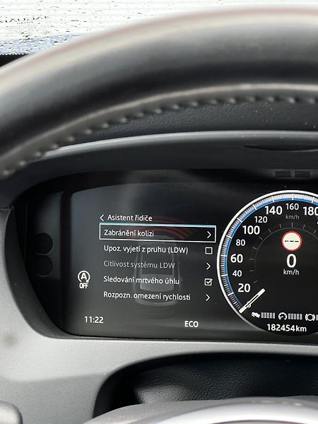 Jaguar F-Pace 25D AWD 177kW R-Sport DPH TZ - fotka 11 z 29