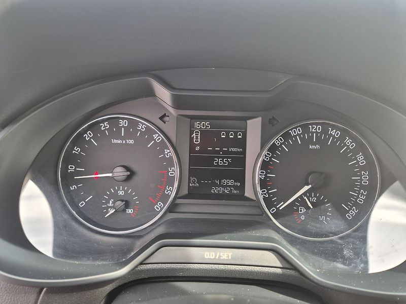 Škoda Octavia 1,6 TDI 81kW Ambition plus, CZ - fotka 12 z 18