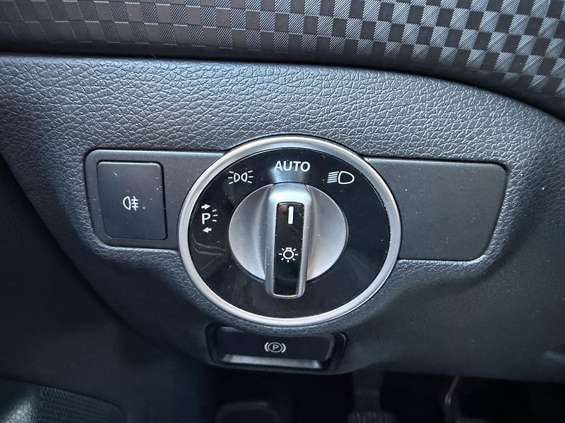 Mercedes-Benz Třídy A 180i LED NAVI KAMERA SERVISKA - fotka 16 z 40