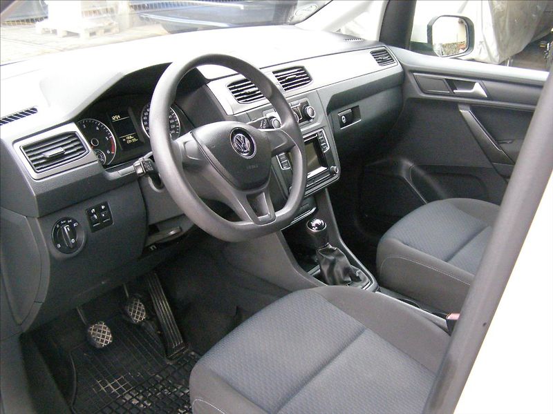 Volkswagen Caddy 2,0   TDI TEMPOMAT - fotka 11 z 26