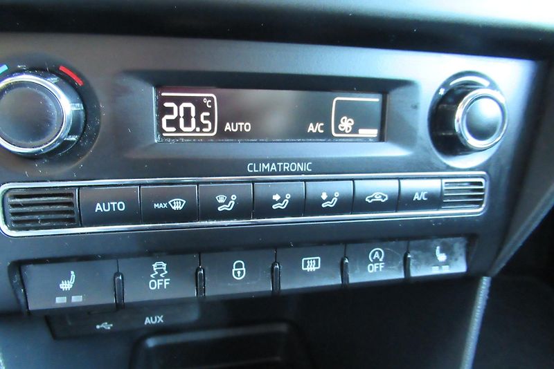 Škoda Rapid 1.2 TSi AUT. KLIMA TEMPOMAT - fotka 12 z 17