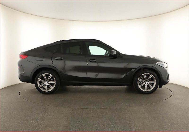 BMW X6 (2021) xDrive40d - fotka 6 z 21