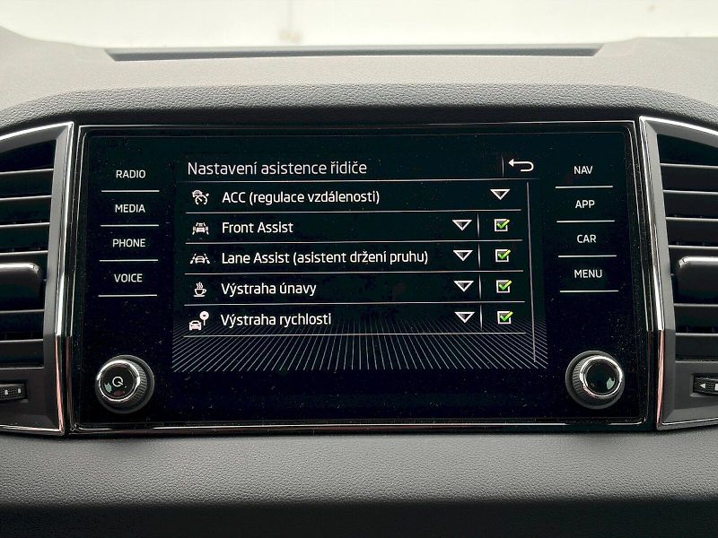 Škoda Karoq (2025) DSG 2.0 TDI / 110 kW / 4x4 / T - fotka 30 z 35