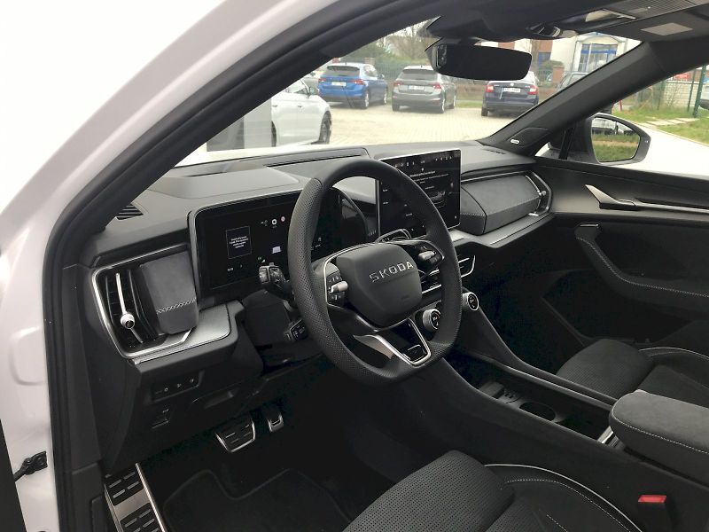 Škoda Kodiaq (2025) SPORTLINE 4X4 TD 142/2.0 A7A - fotka 16 z 27