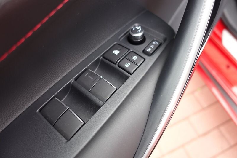 Toyota Corolla 2,0 HEV GR SPORT JBL - fotka 10 z 33