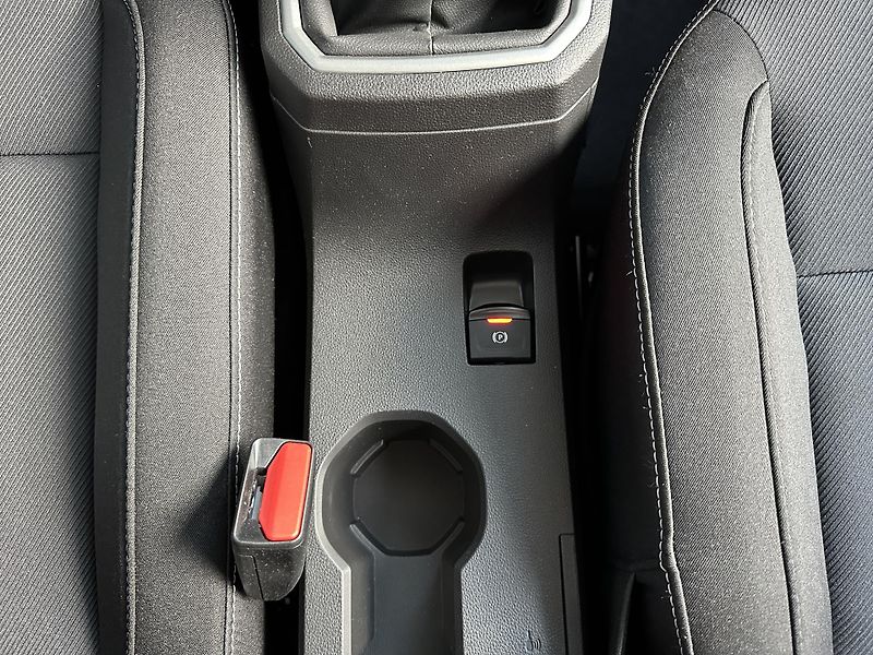 Dacia Jogger (2026) Expression TCE 110 - SKLADEM - fotka 14 z 23