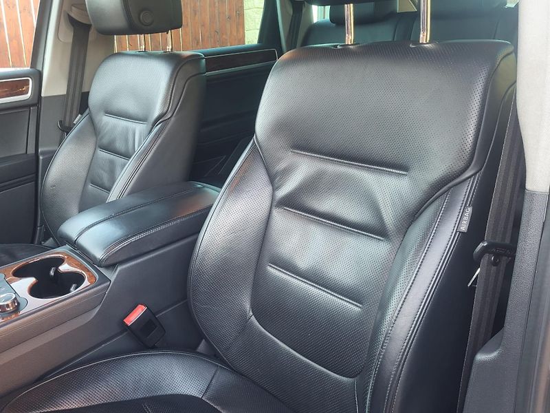 Volkswagen Touareg 4.2V8 TDi 250kW*1.MAJITEL* - fotka 13 z 40