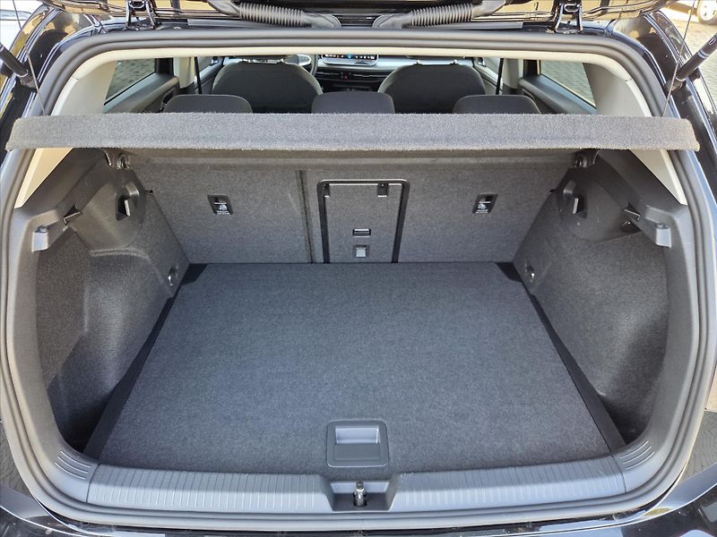 Volkswagen Golf 1,5 eTSi 110kW DSG Tov.záruka - fotka 12 z 22