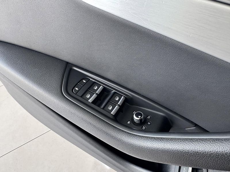 Audi A5 3,0TDI Q*200kW*S-LINE*KeyLess - fotka 31 z 38