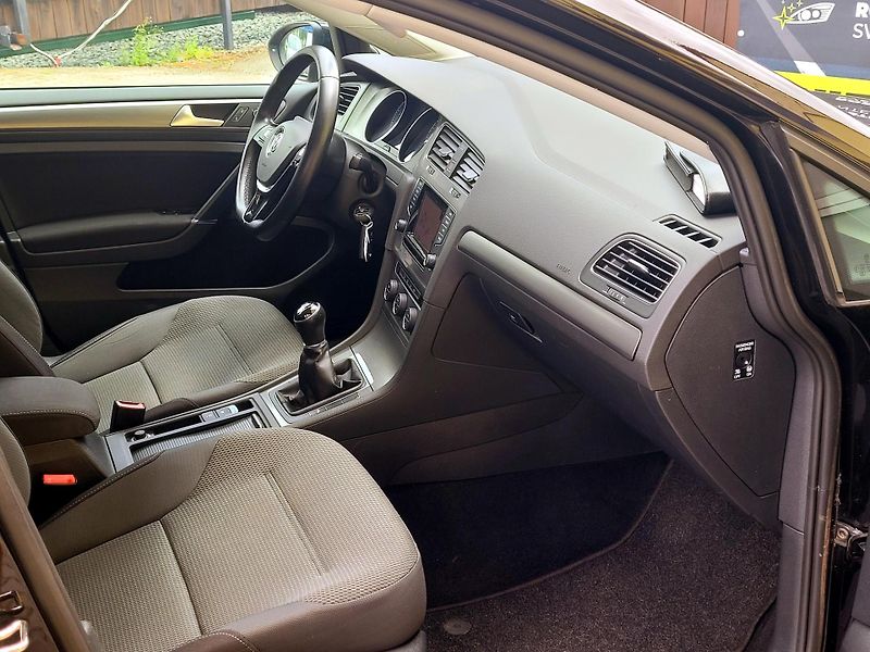 Volkswagen Golf 1,2TSi *SERV.KNIHA*            - fotka 25 z 45