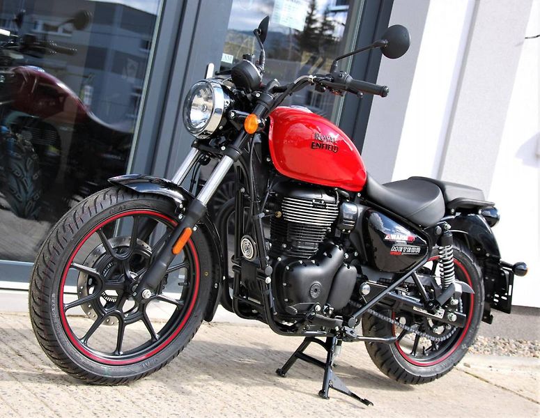 Royal Enfield Meteor 350 (2026) RED - fotka 4 z 25