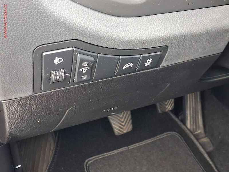 Kia Sportage (2013) 1.6 GDi, Panor, navi - fotka 12 z 21