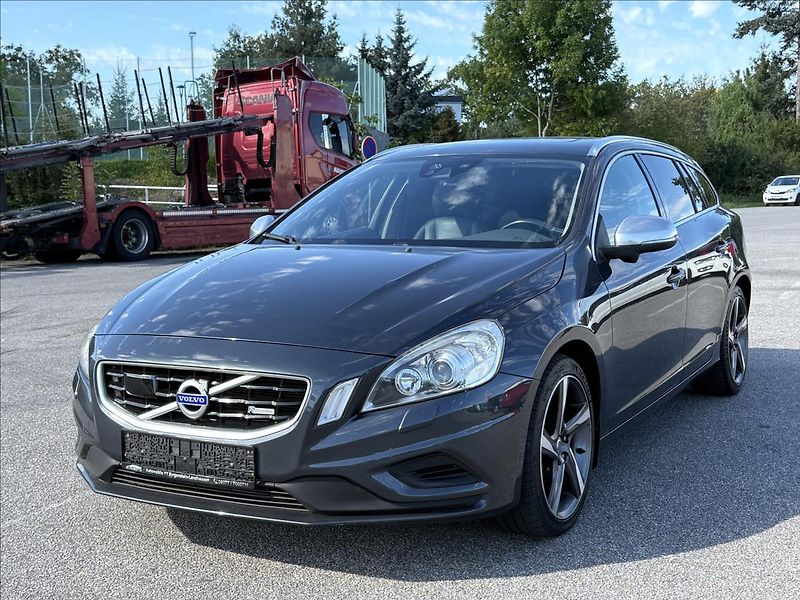 Volvo V60 2,4 D5 R-Design,AT,AWD,Xen,Výb - fotka 1 z 41