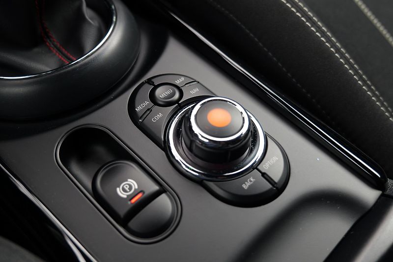 Mini Clubman 100 kW JCW paket LED Navi - fotka 35 z 40