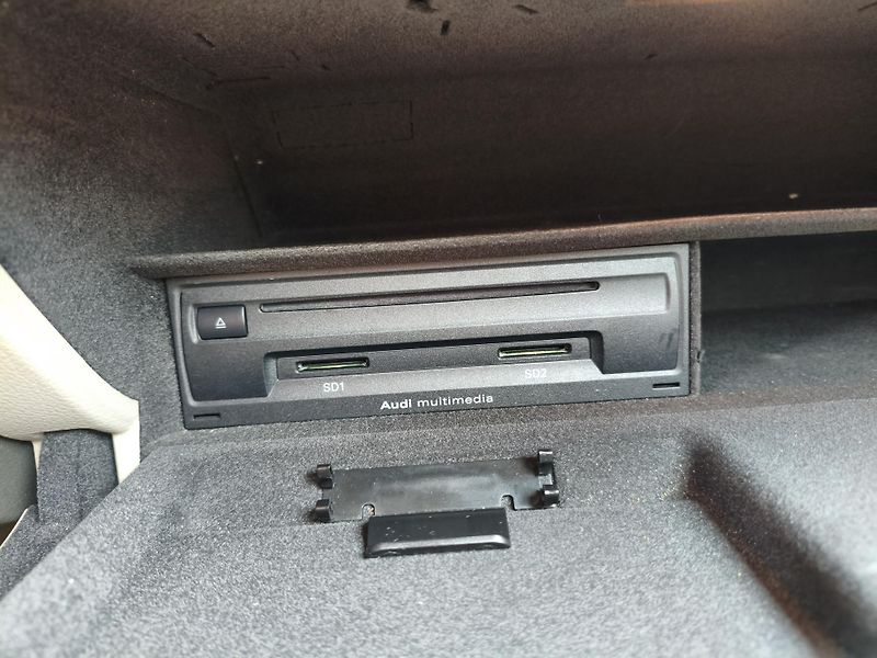 Audi A6 (2009) 3,0 TDI Quattro Avant 176Kw - fotka 25 z 33