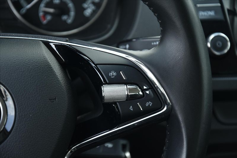 Škoda Fabia 1.0 TSI 1.MAJITEL DPH ČR - fotka 16 z 23