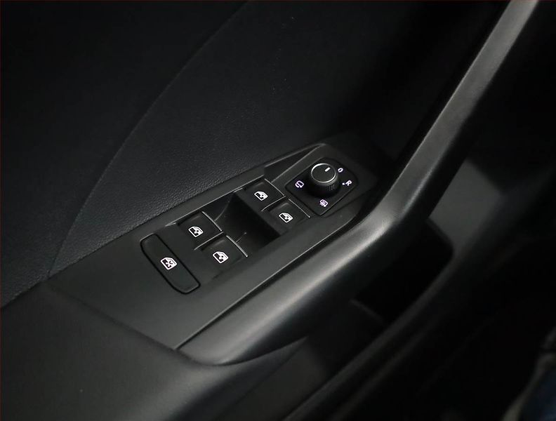 Volkswagen T-Cross (2022) R-Line 1.5 TSI - fotka 12 z 16