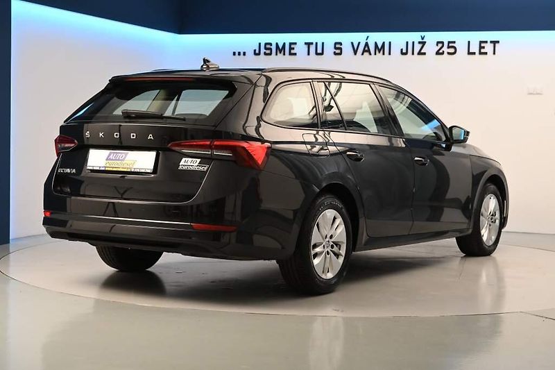 Škoda Octavia (2023) 2.0 DSG LED VIRTUAL TDI - fotka 5 z 32