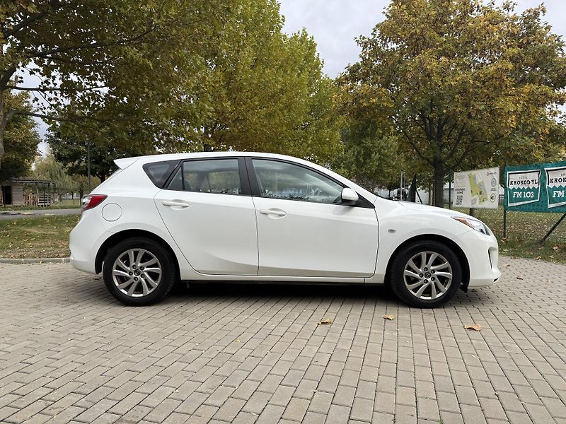 Mazda 3 1.6 MIRAI - fotka 13 z 31