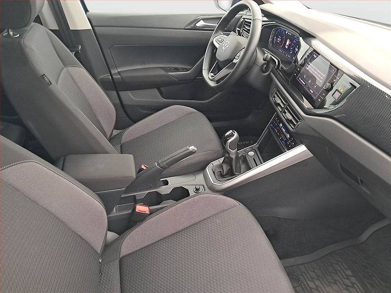 Volkswagen Taigo (2025) 1.0 TSI - fotka 9 z 17