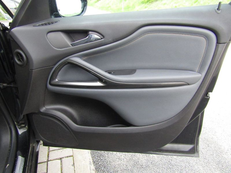 Opel Zafira (2015) 2.0 CDTi ÚPLNÁ SERVISNÍ HISTOR - fotka 27 z 48