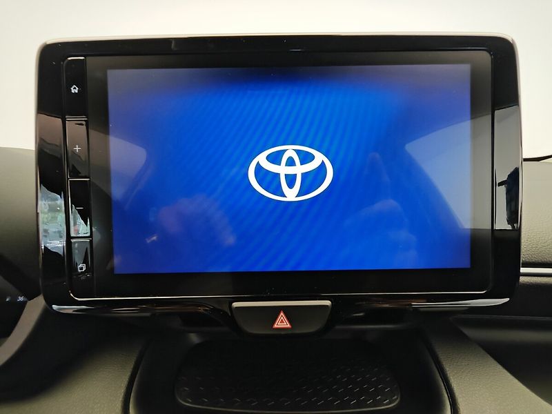 Toyota Yaris 1.5 Hybrid Style - fotka 27 z 29
