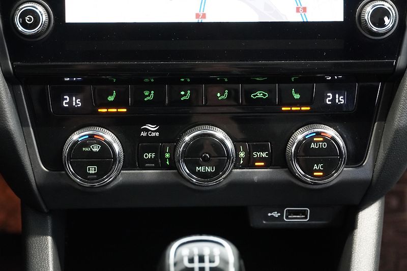Škoda Octavia 1.6TDI,ČR,NAVI,Adaptivní temp. - fotka 22 z 32