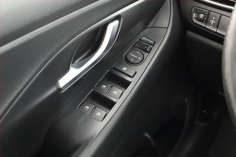 Hyundai i30 (2019) 1.4 T-GDI, Automat, Navi - fotka 13 z 16