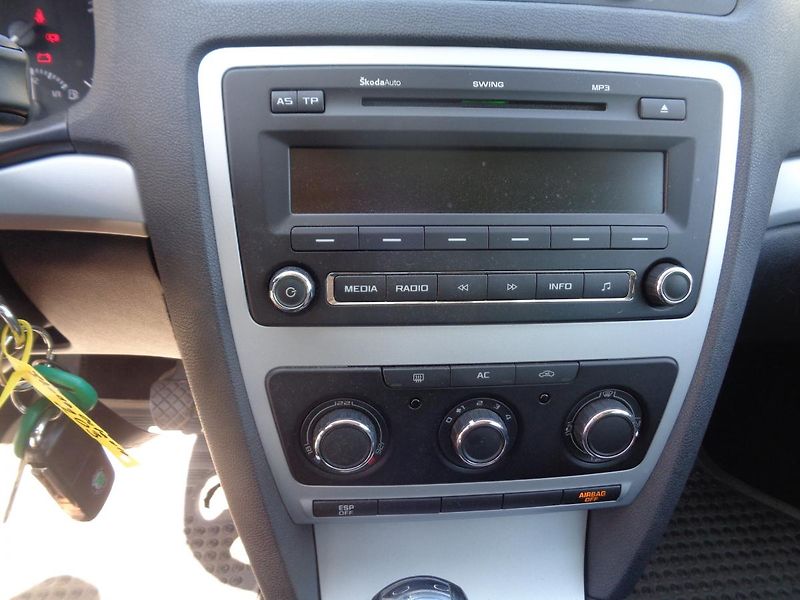 Škoda Octavia 1,6 MPI - fotka 12 z 16