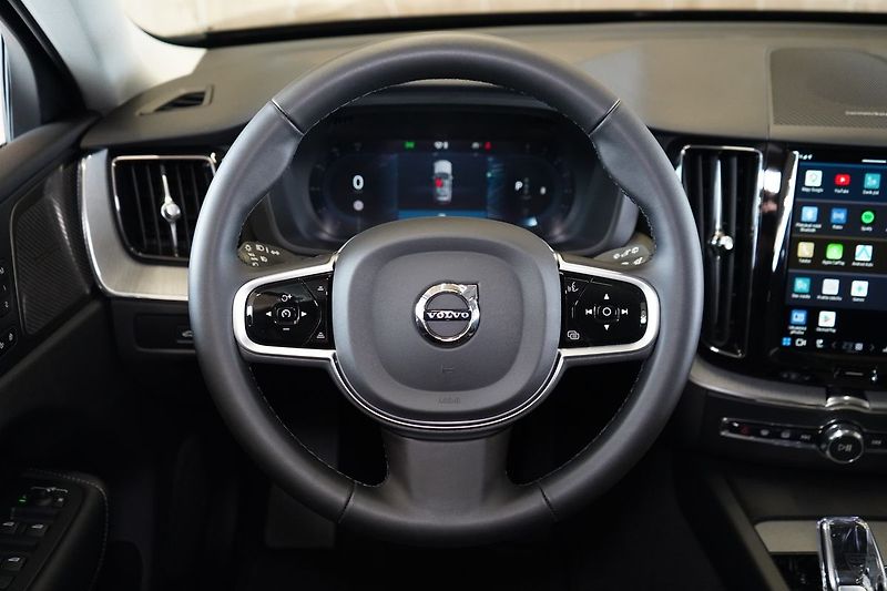 Volvo XC60 B5 AWD Plus Dark, Ventilace - fotka 23 z 46