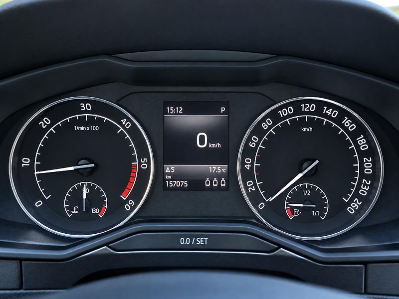 Škoda Superb 2,0 TDI DSG 110kW Style Navi - fotka 23 z 47