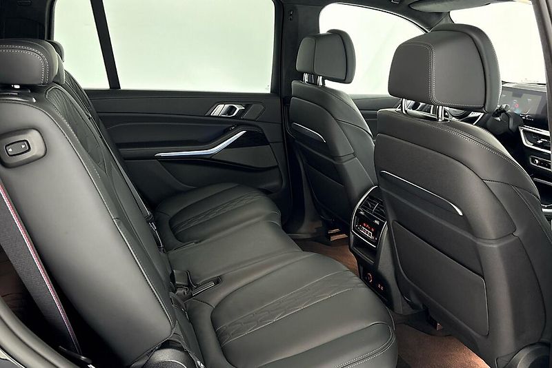 BMW X7 xDrive40d - fotka 15 z 30