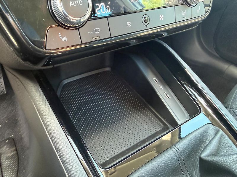 Škoda Kamiq Selection 1.0 TSI 85kw - fotka 18 z 25