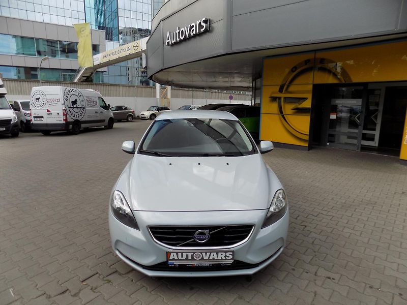 Volvo V40 (2016) 2.0 16V  - fotka 2 z 12