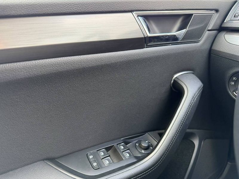 Škoda Superb combi 2,0 TDI 110 kW 7° DSG - fotka 23 z 30