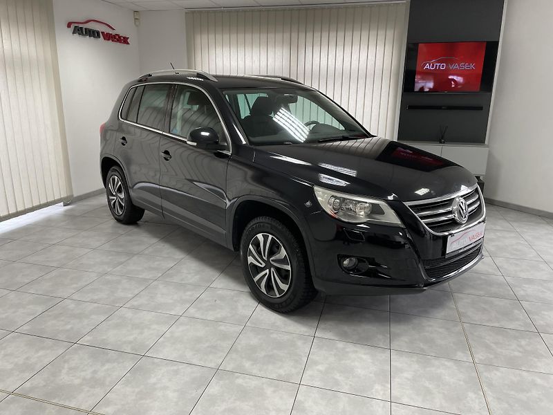 Volkswagen Tiguan 2.0 TDi 4x4 AT ČR SER. WEBASTO - fotka 3 z 24