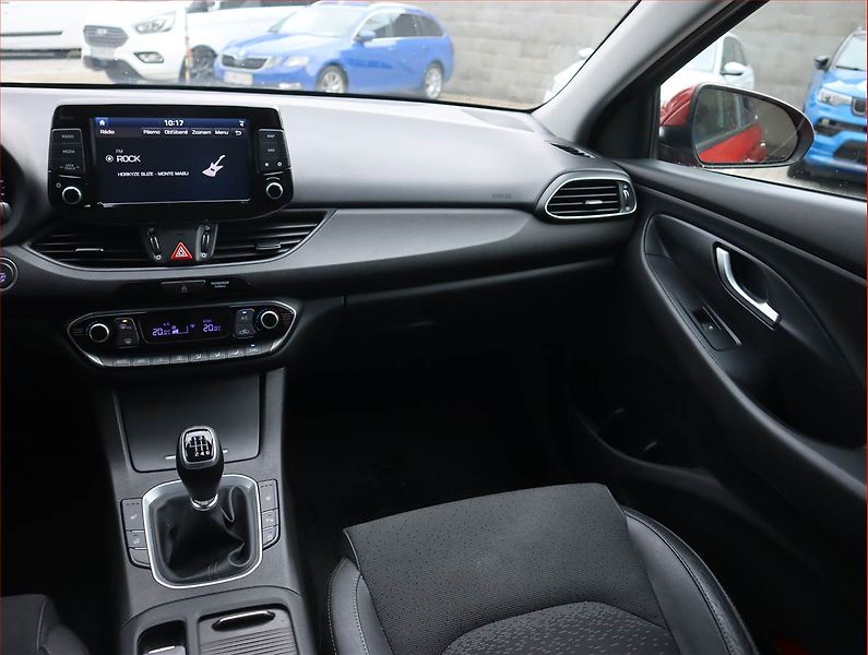 Hyundai i30 (2019) Style 1.4 T-GDI, Serv.kniha - fotka 8 z 21