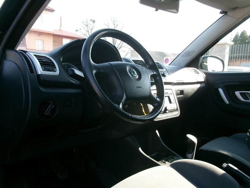 Škoda Fabia (2007) 1,4 16V AC ALU VÝHŘEV - fotka 21 z 27