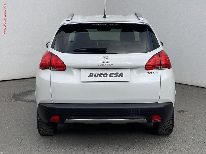 Peugeot 2008 (2013) 1.6i, Allure, navi, kůže - fotka 5 z 17