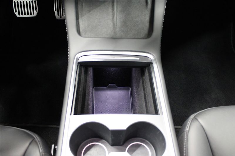 Tesla Model 3 0,0 Standard plus - fotka 23 z 27